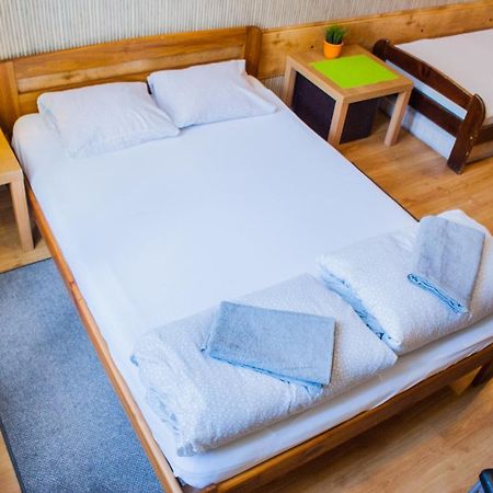 Smocza Jama Hostel Краков Экстерьер фото