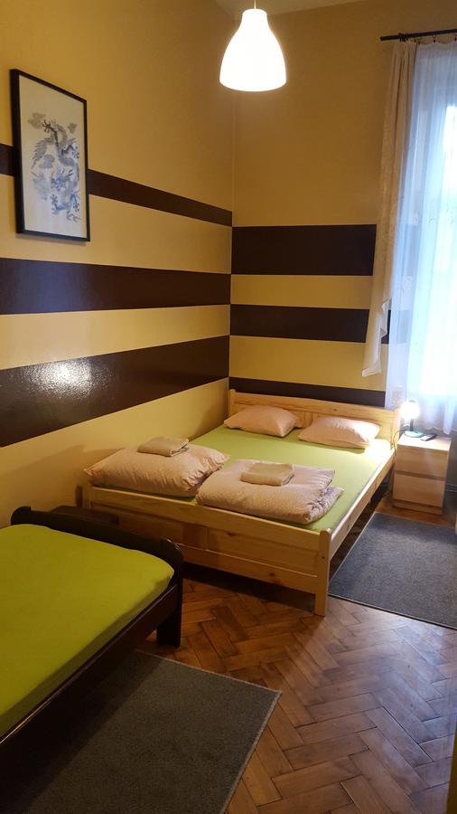 Smocza Jama Hostel Краков Экстерьер фото