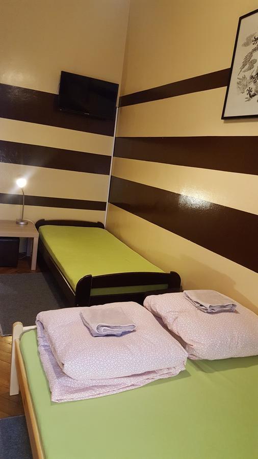 Smocza Jama Hostel Краков Экстерьер фото
