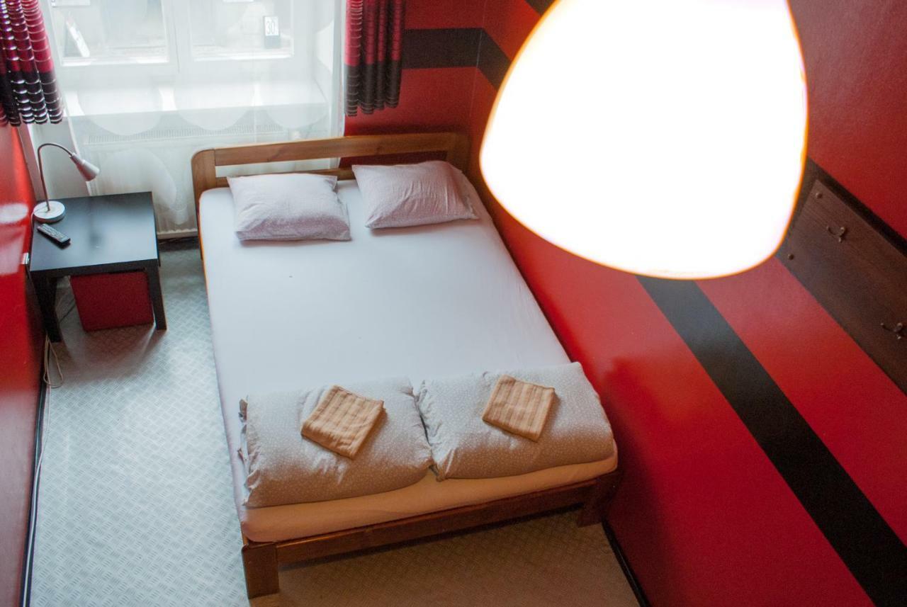 Smocza Jama Hostel Краков Экстерьер фото