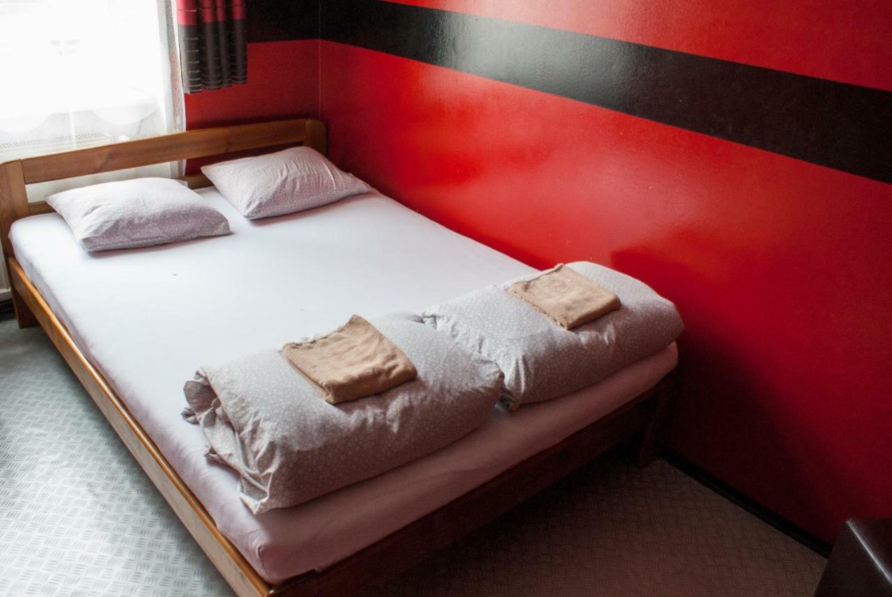 Smocza Jama Hostel Краков Экстерьер фото