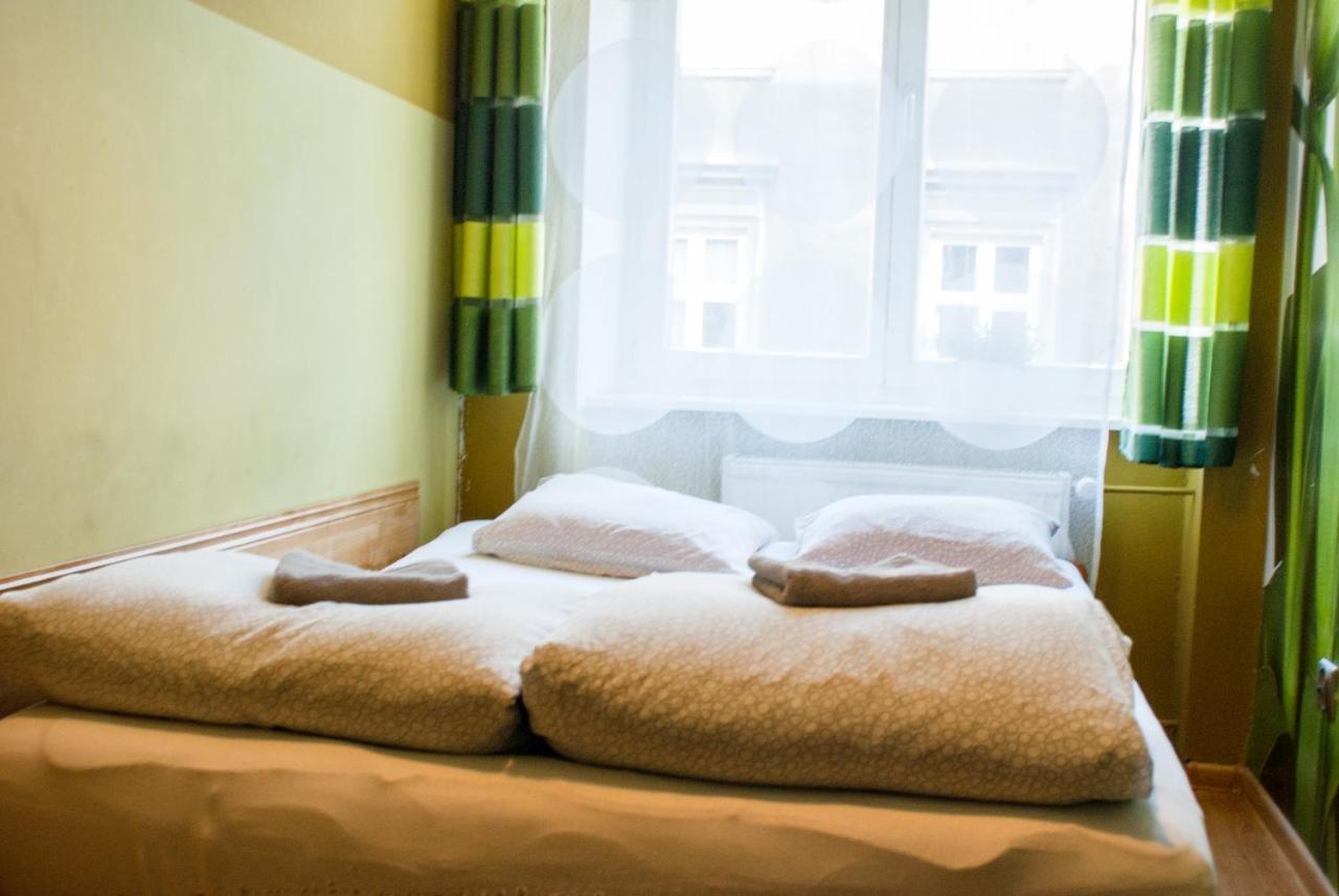 Smocza Jama Hostel Краков Экстерьер фото