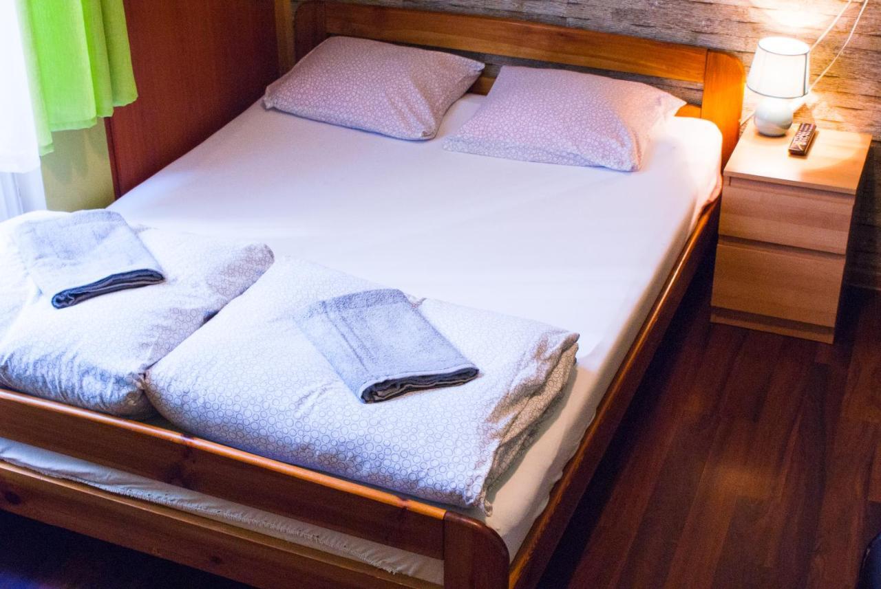 Smocza Jama Hostel Краков Экстерьер фото