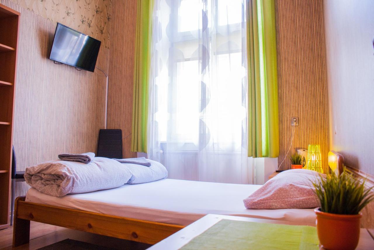 Smocza Jama Hostel Краков Экстерьер фото