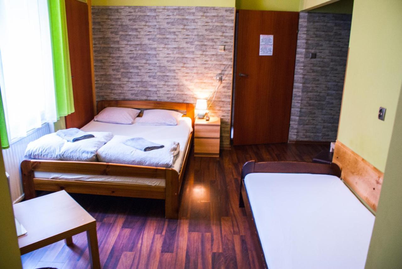 Smocza Jama Hostel Краков Экстерьер фото