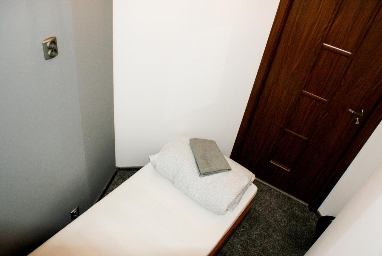 Smocza Jama Hostel Краков Экстерьер фото